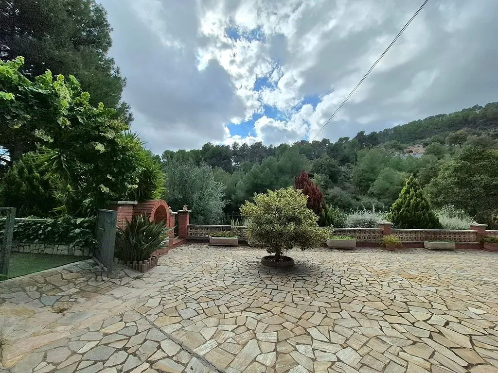 Aed - Chalet with Pool and Terrace in Cervelló