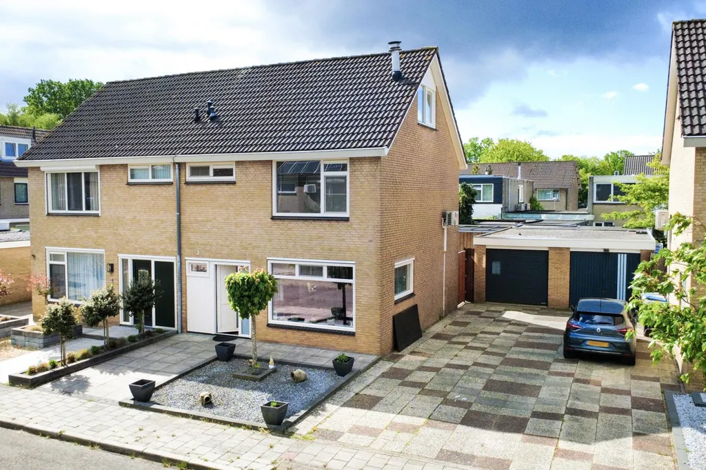 Välivaade - Two-Storey House with Garden in Almelo