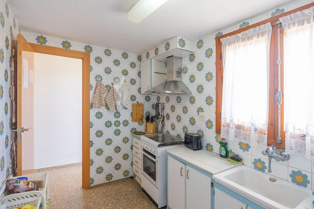 Kitchen - Ample Terrace Apartment in Oliva Playa