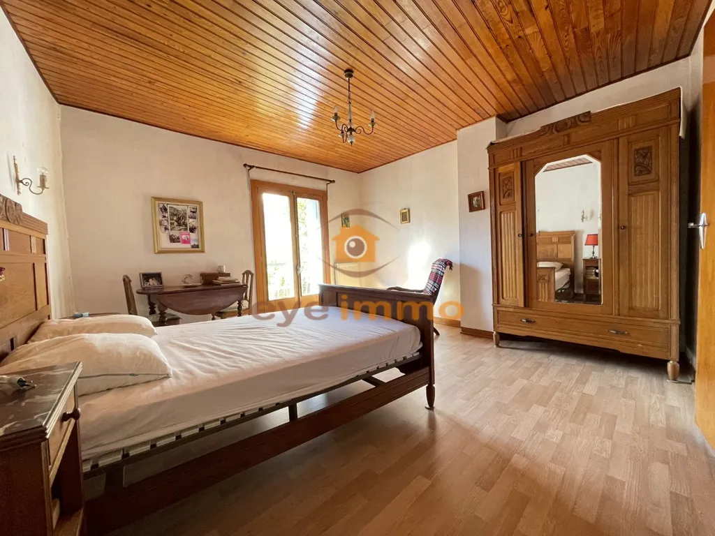 Bedrooms - Rustic House with South-Facing Courtyard in Lespignan