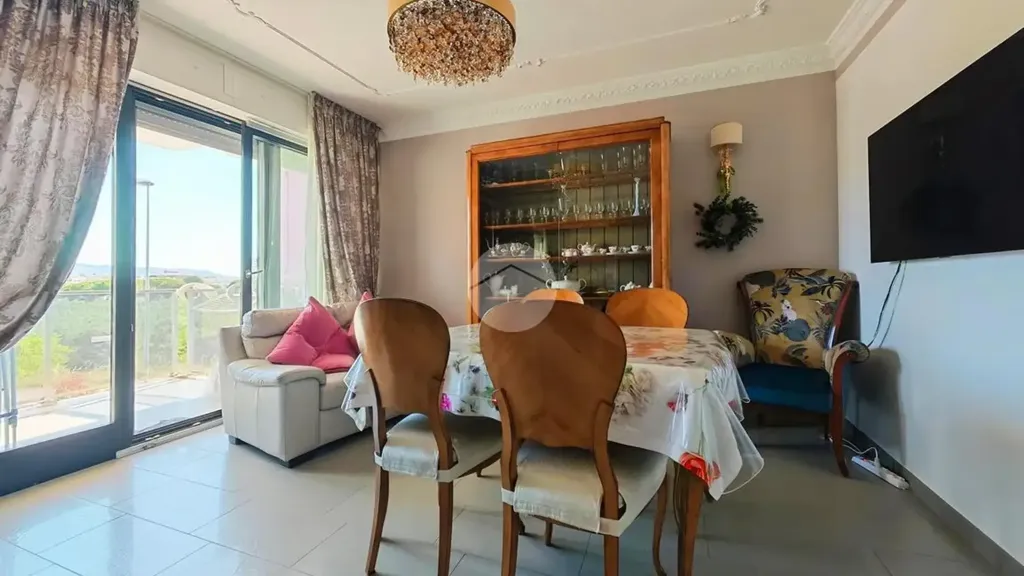 Söögituba - Modern Apartment with Balcony in Manfredonia
