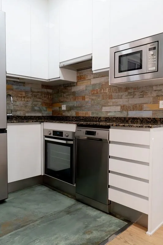 Cuisine - Fully Renovated Flat with Balcony in Trafalgar