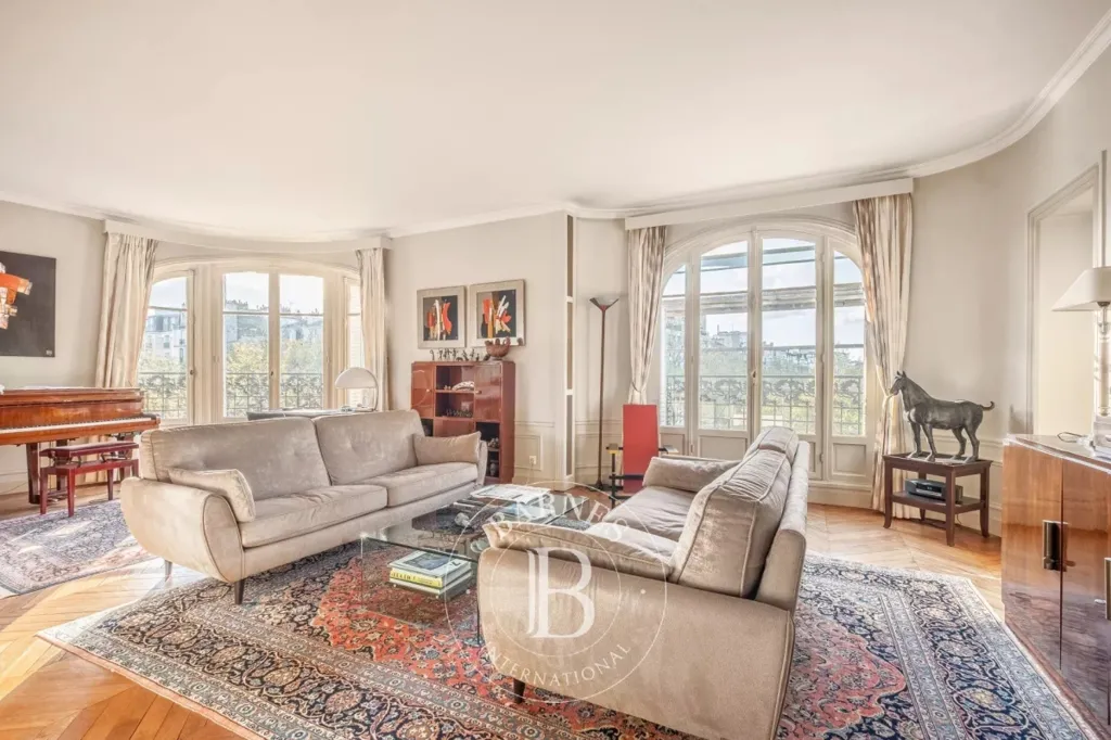 Appartement 4 pièces à Paris 7ème