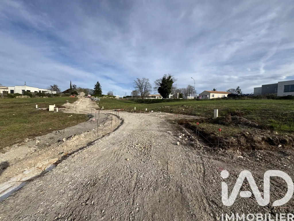 Aed - Buildable Plot with Utilities in Angoulême