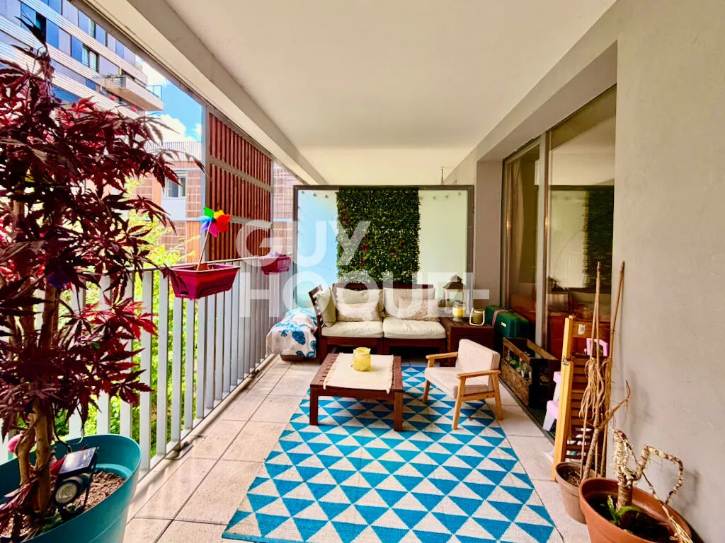 Rõdu - Flat with Balcony in Colombes
