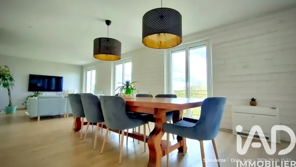 Salle à manger - Maison Traditionnelle Rénovée avec Balcon à Dole