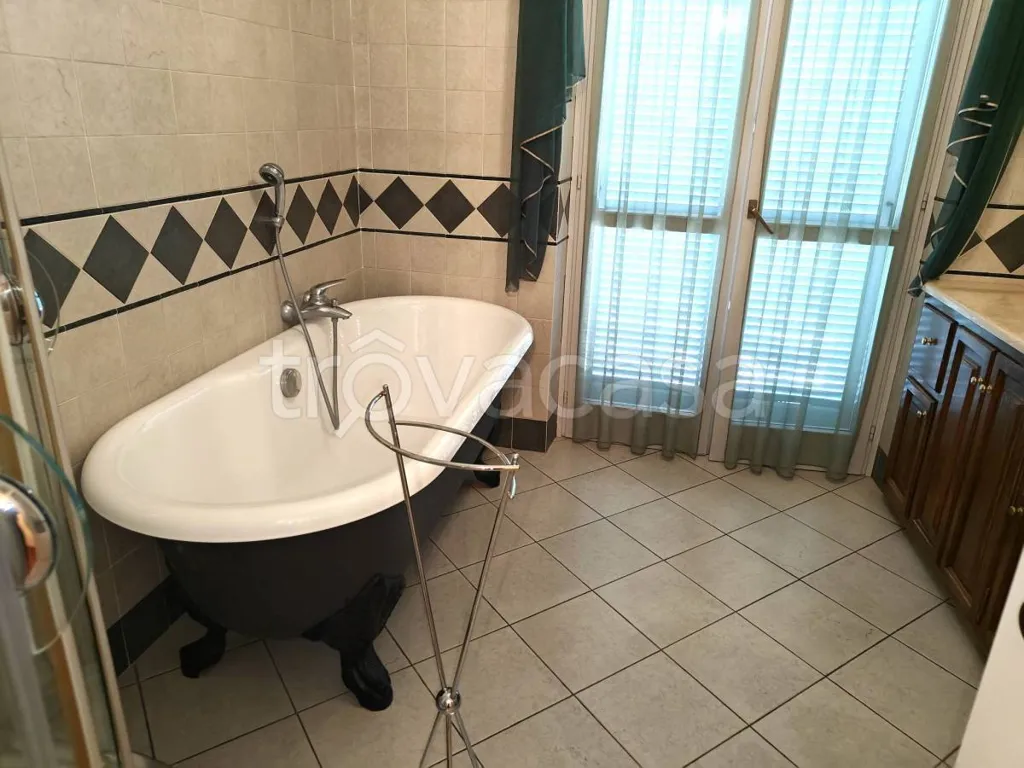 Salles de bain - Historic Apartment with Balcony in Bra