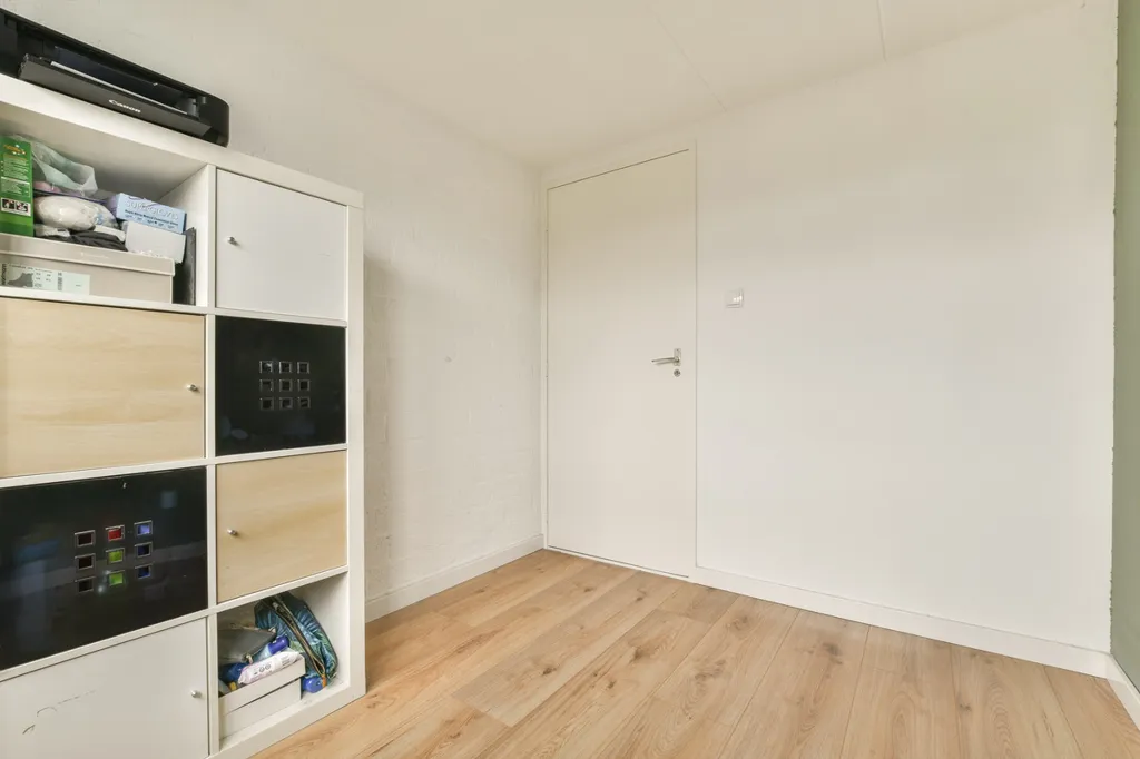 Office - Five-Bedroom Apartment with Garden in Utrecht