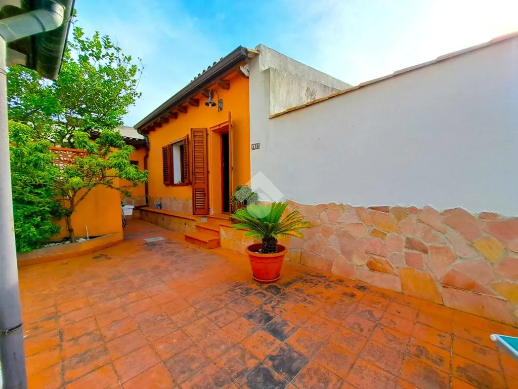 Jardin - Ground Floor Apartment with Private Courtyard in Usini