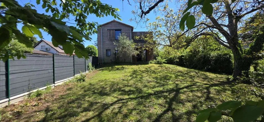 Jardin - Maison en Bois avec Terrasse à Saint-Benoît Ermitage