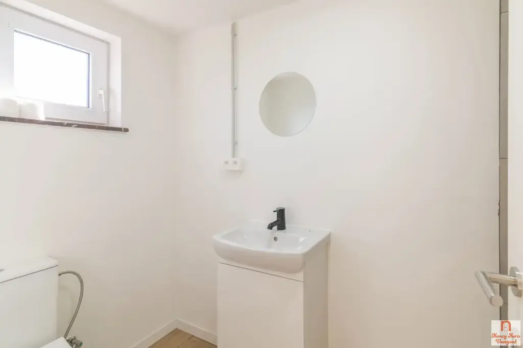 Bathrooms - Apartment Building with High Visibility in Herk-de-Stad