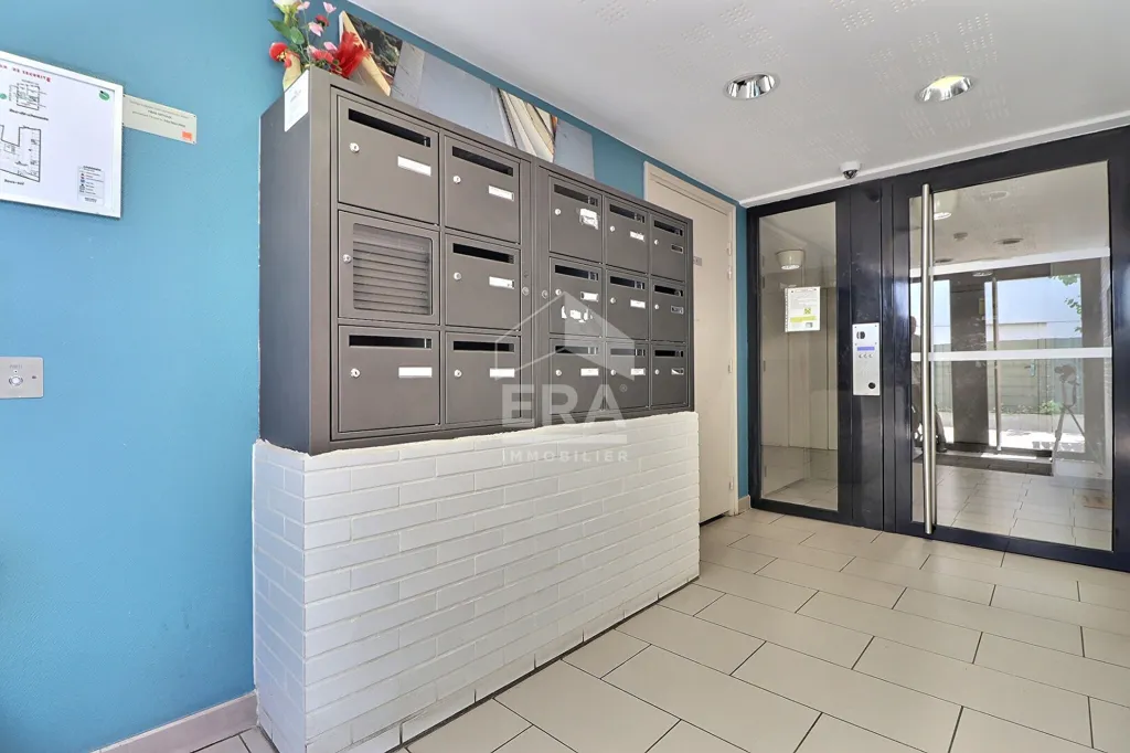 Entrée - Appartement 2 Pièces avec Balcon à La Courneuve