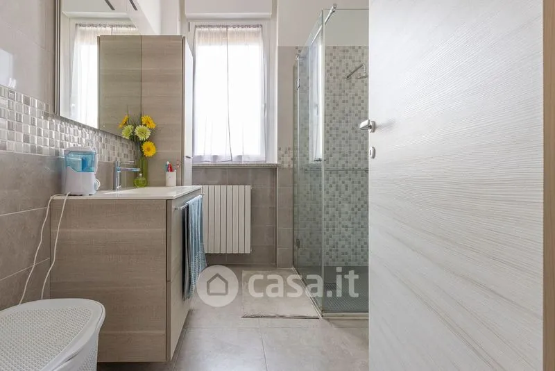 Salles de bain - Bifamiliar Villa with Garden in Oggiona con Santo Stefano