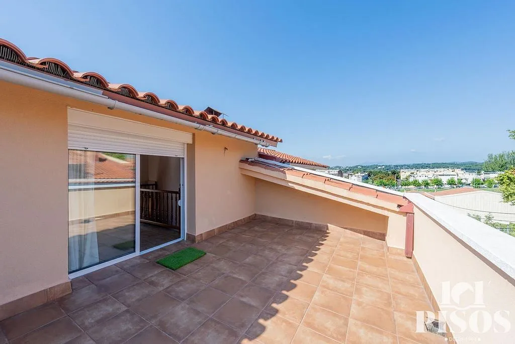 Terraced House with Balcony in Ca n'Oriol