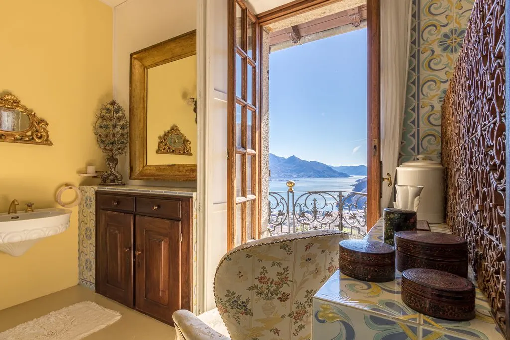 Salles de bain - Luxury Villa with Lake View in Dongo
