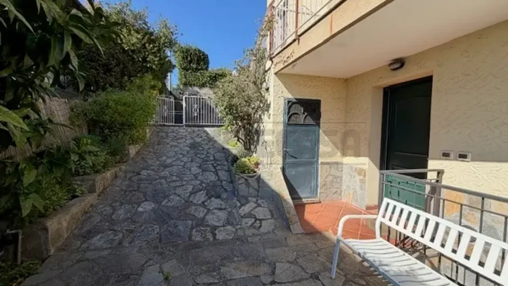 Välivaade - Restored Apartment with Sea View in Boissano