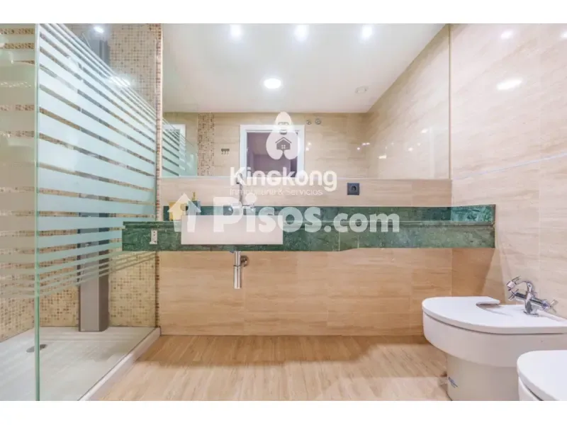 Salles de bain - Contemporary Loft with Terrace in Simancas
