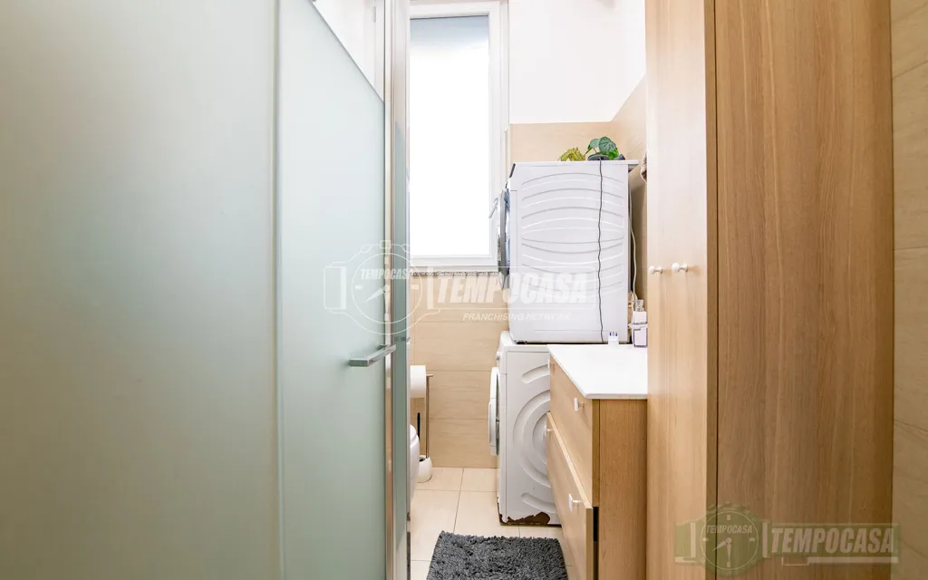 Salles de bain - Rustic-Style Flat with Central Heating in Sesto San Giovanni
