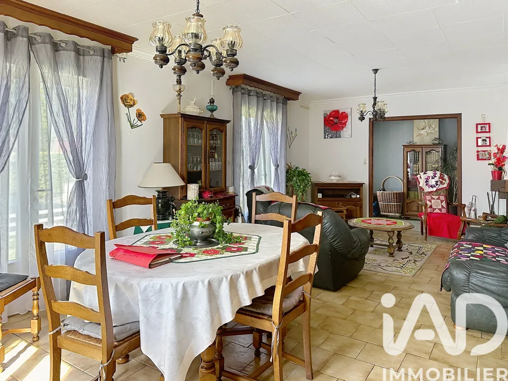 Salle à manger - Pavillon avec Sous-sol à Le Tallud, France