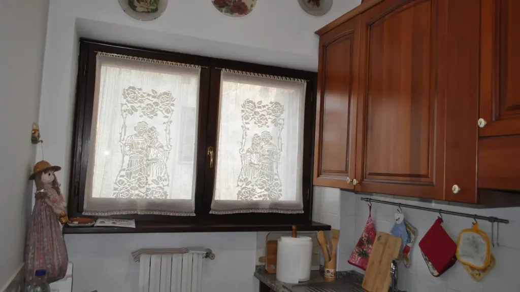 Köök - Three-Bedroom Apartment with Balcony in Bedonia