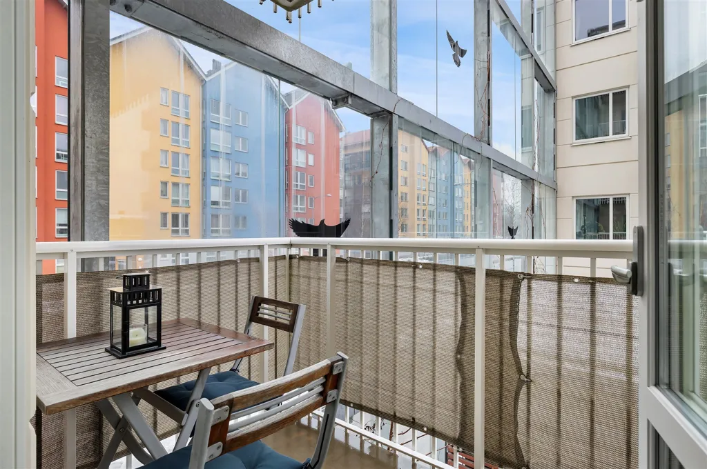 Balcon - Modern 2-Bedroom with Balcony in City Centre