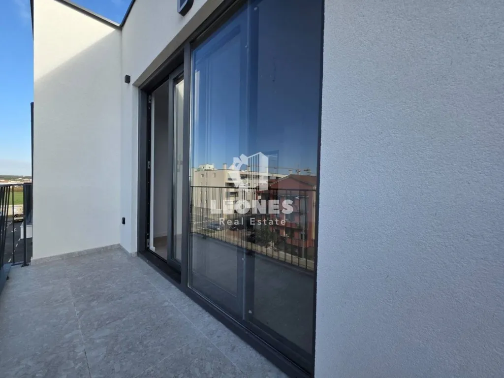 Balcon - Modern Apartment with Balcony in Umag Centre