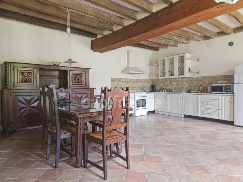 Cuisine - Propriété Charmante avec Jardin à Saint-Célerin