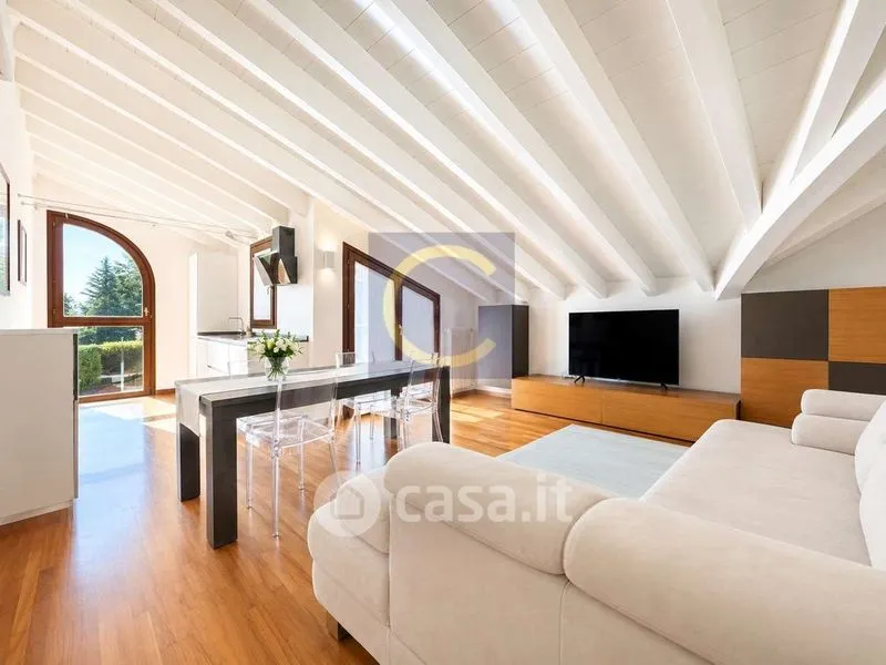 Séjour - Mansarded Apartment with Panoramic View in Appiano Gentile