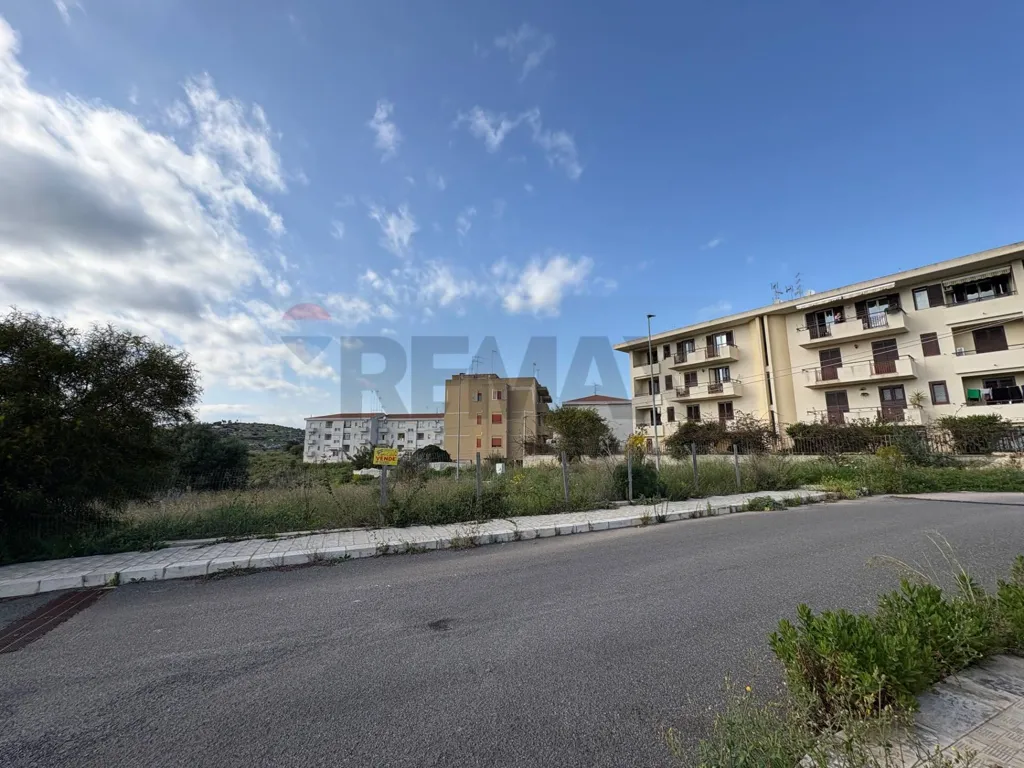 Giardino - Buildable Land with Urban Amenities in Ispica