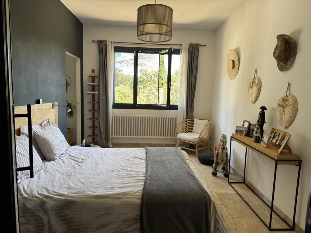 Chambres - Maison Rénovée avec Piscine dans un Environnement Calme