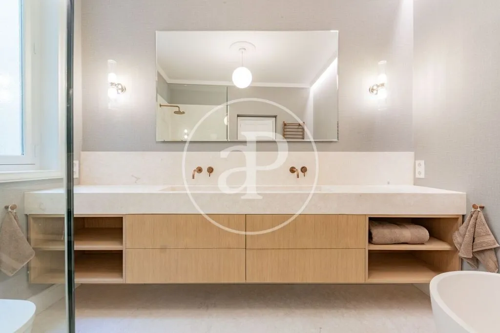 Bagni - Refurbished Flat with Balcony in Chueca, Madrid
