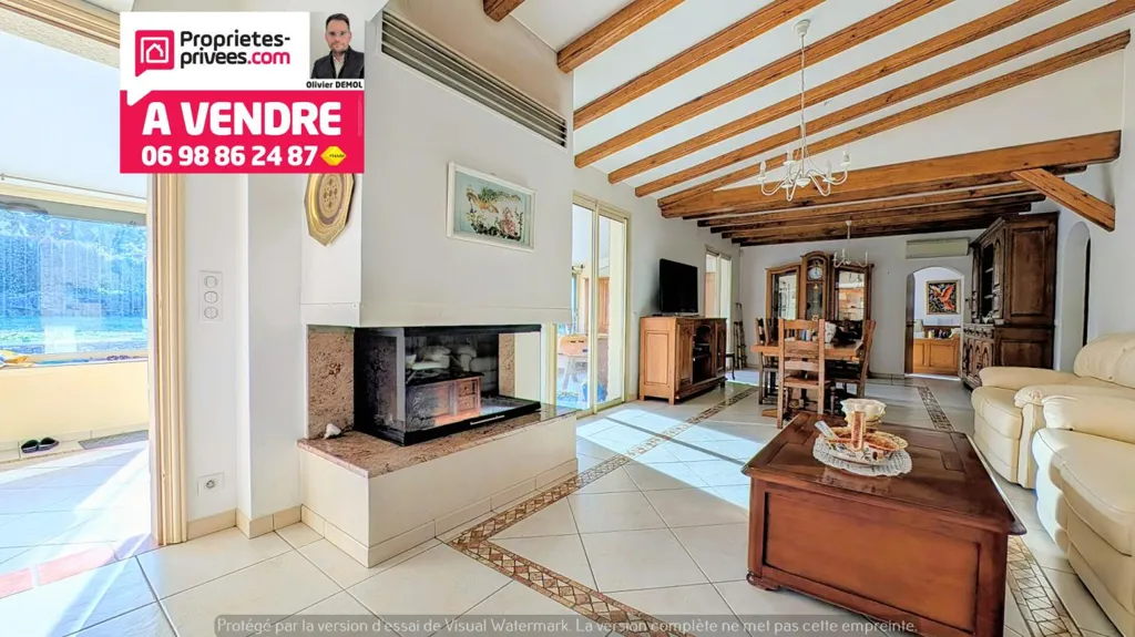 Séjour - Propriété en Deux Habitations avec Piscine à Montauroux