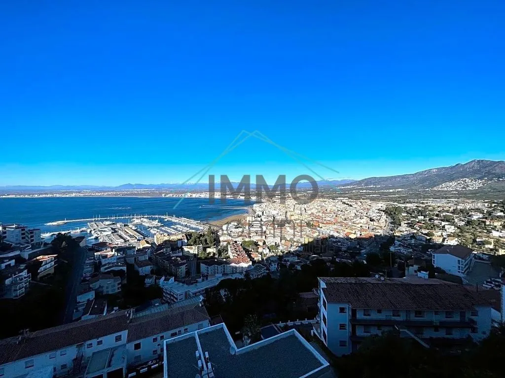 Luxury Villa with Panoramic Views in Roses