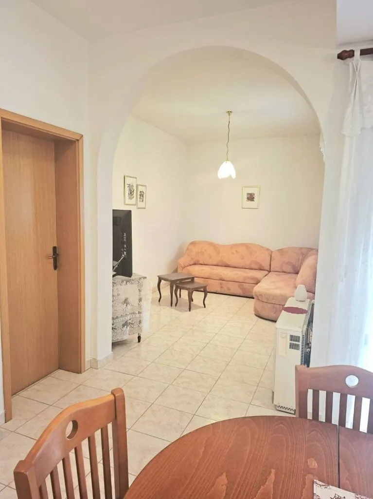 Söögituba - Spacious 4-Bedroom Apartment with Terrace in Pula