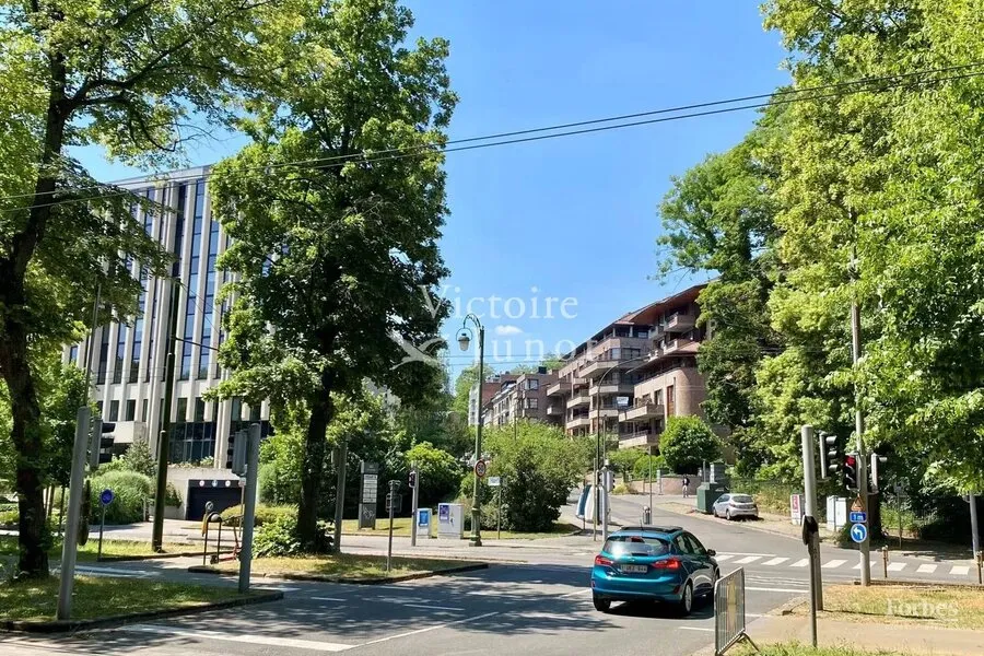 Extérieur - Appartement 3 Chambres avec Terrasse au Boulevard du Souverain