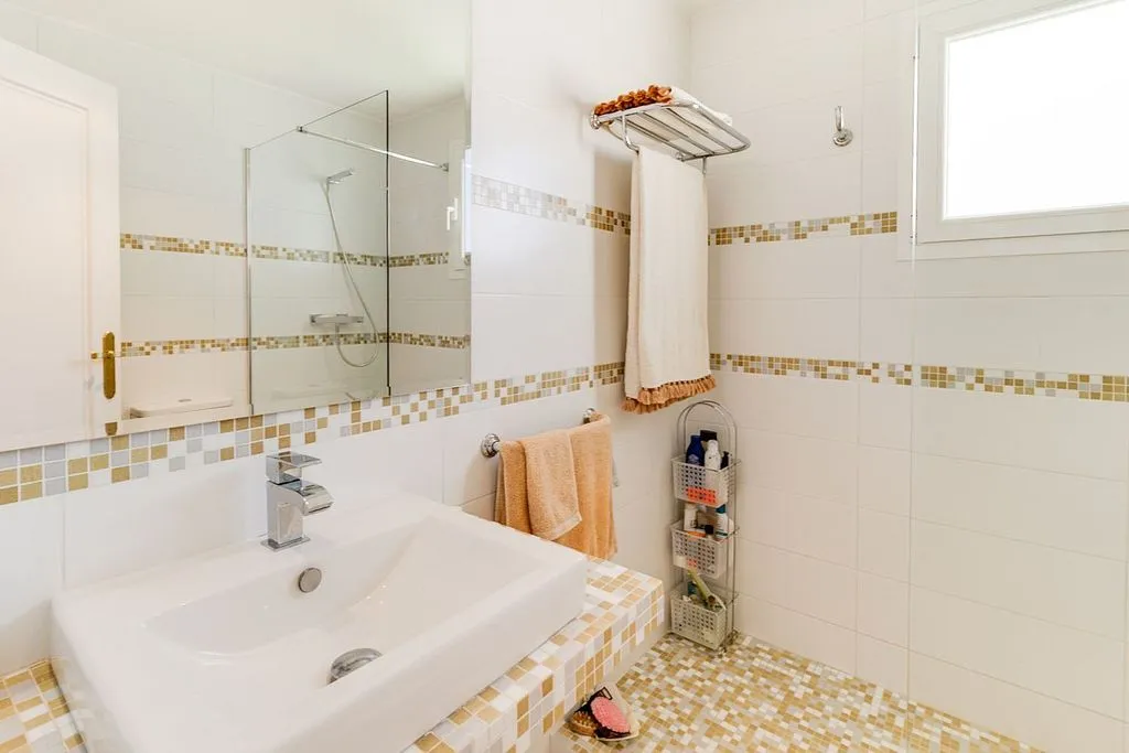 Salles de bain - T2 Apartment with Pool in Atalaya, Estepona