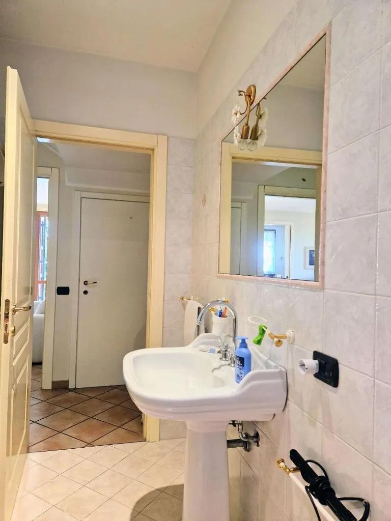 Bagni - Corner Semi-Detached Villa with Garden in Rubiera