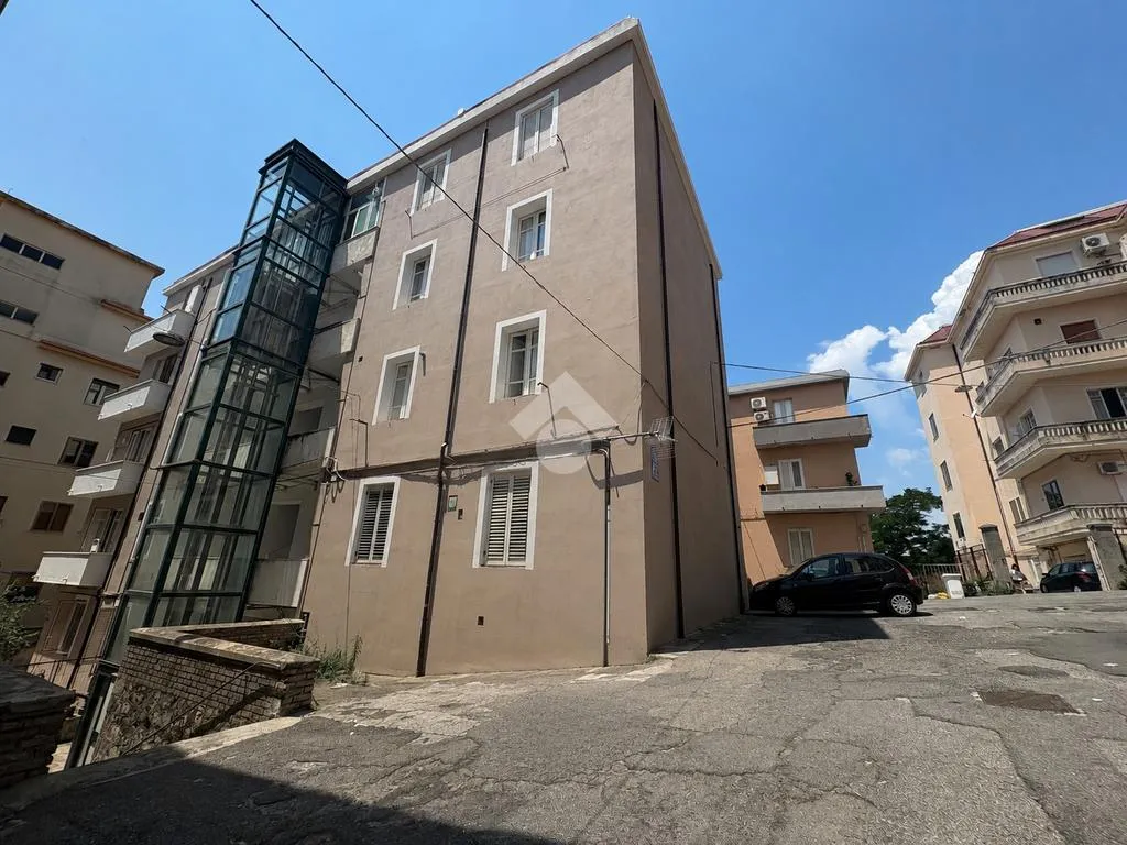 Välivaade - Bright 3-Bedroom Apartment in Via Chimirri, Catanzaro