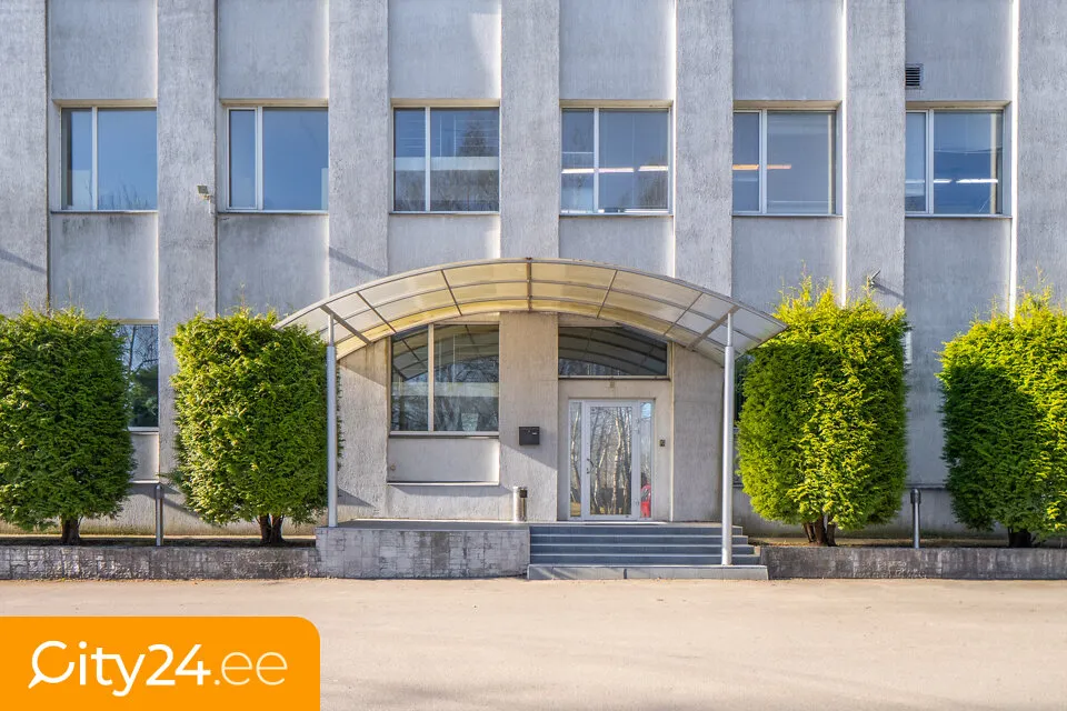 Välivaade - Three-Storey Industrial Building with Large Plot in Riga