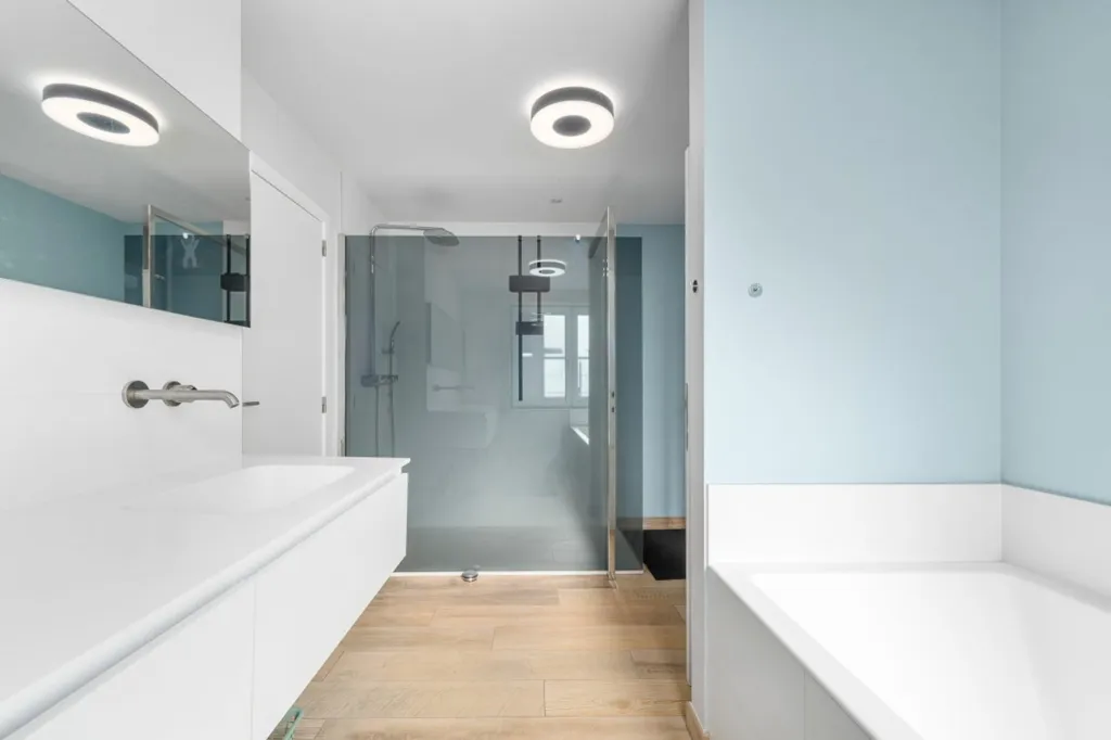 Salles de bain - Appartement Rénové avec Terrasses au Centre de Dendermonde
