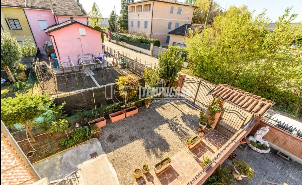 Vista aerea - Quadrilocale with Private Garden in Soliera