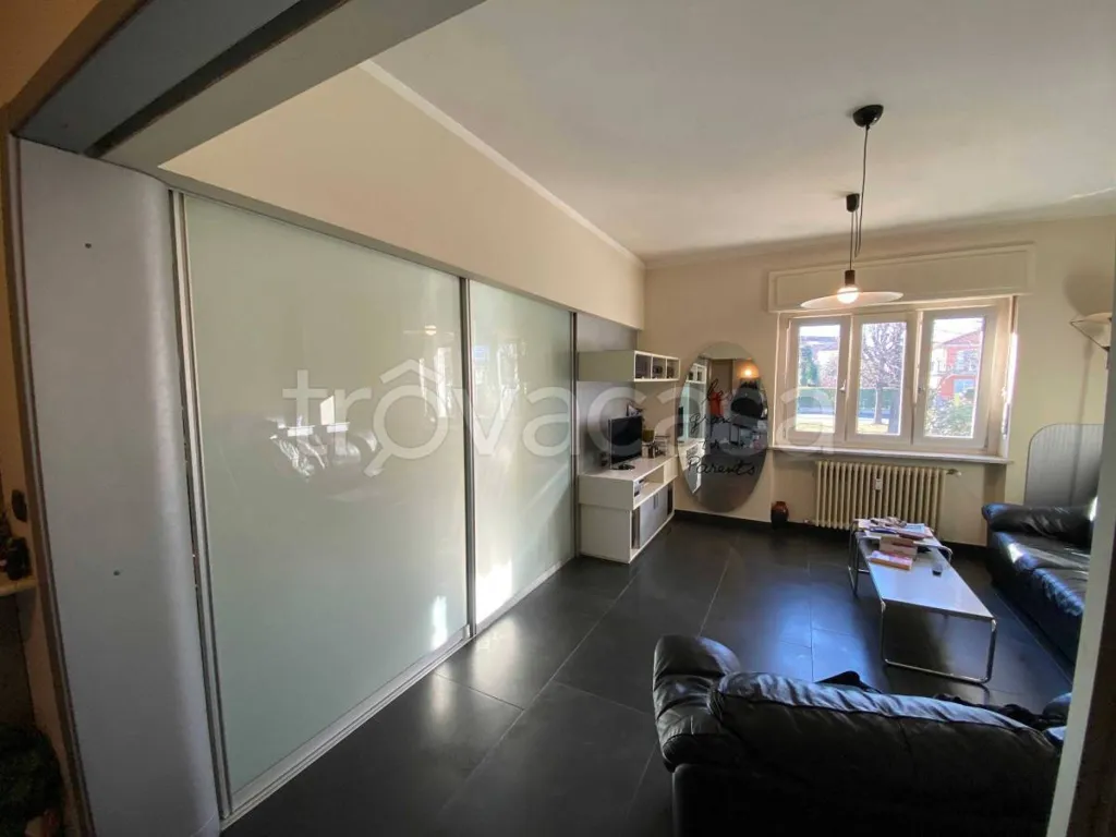 Séjour - Rear-Facing Apartment with Balcony in Saluzzo