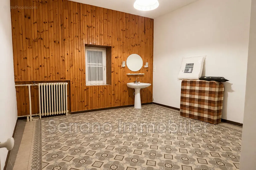 Bathrooms - House with Garden View in Beaucaire