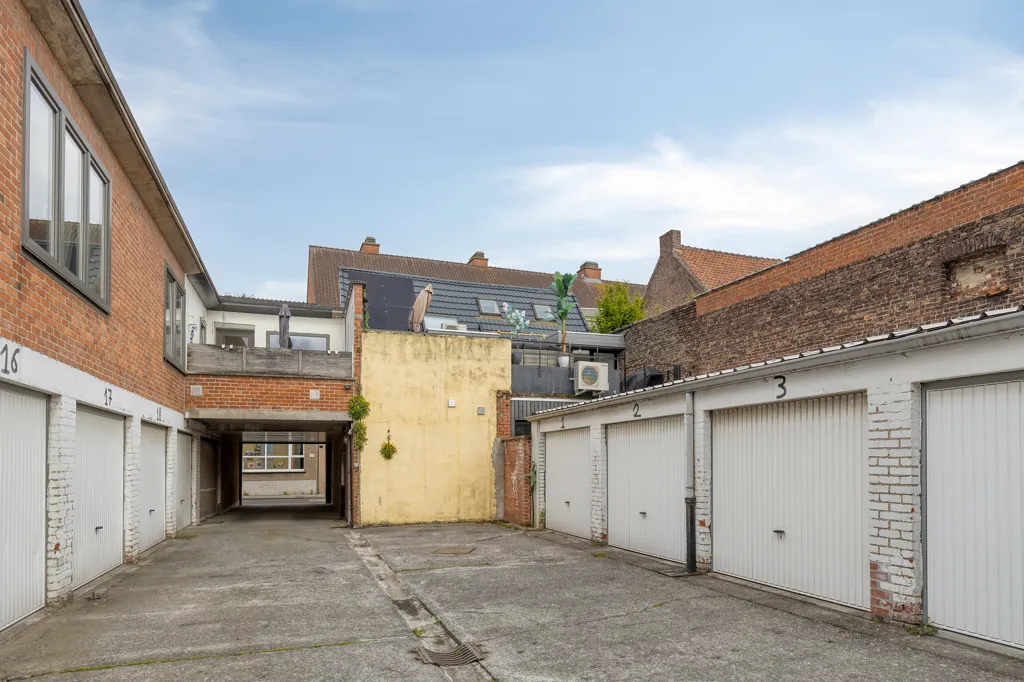 Esterno - Renovated Half-Open House in Izegem