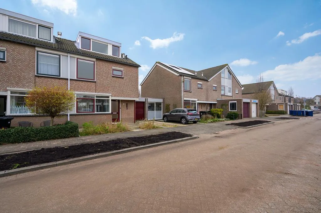 Välivaade - 3-Bedroom Apartment with High Ceilings in Almere