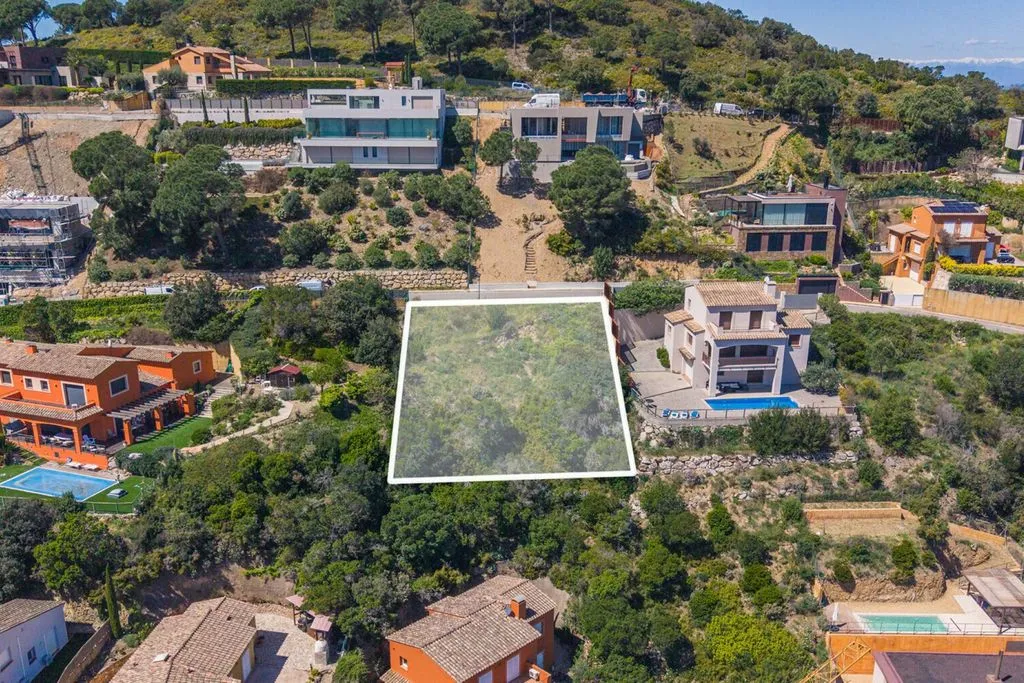 Õhuvaade - South Facing Plot with Sea Views in Begur