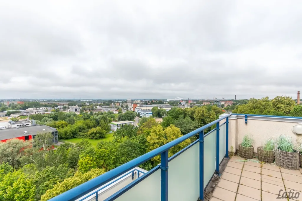 Balcon - 3-Bedroom Apartment with Terrace in Riga