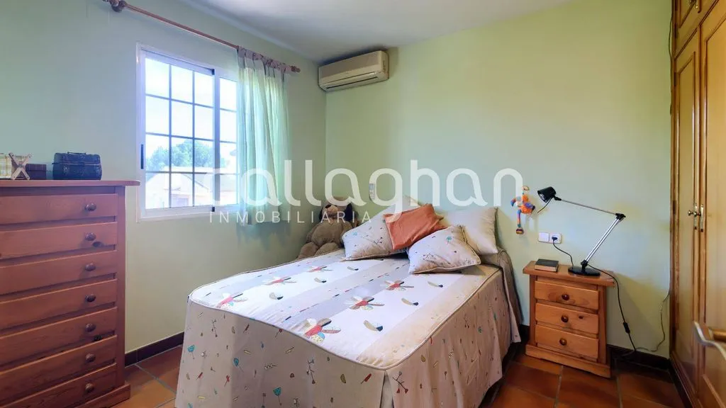 Bedrooms - Luxury Detached House with Pool in Paterna