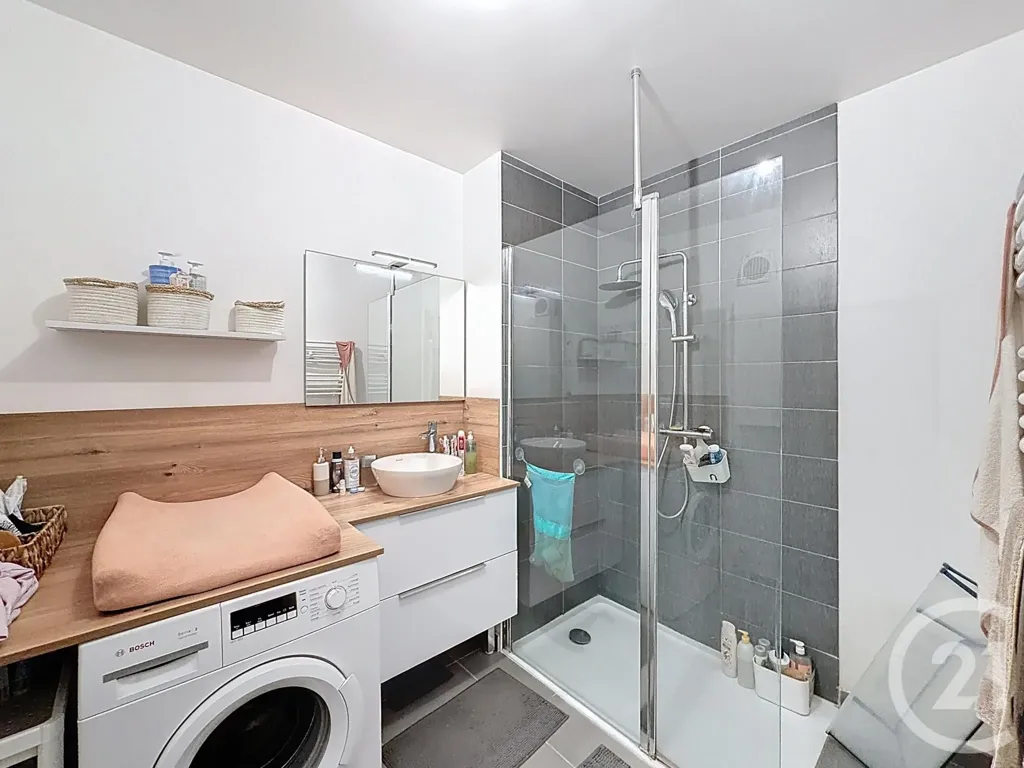 Salles de bain - Appartement 3 Pièces avec Loggia à Ovalie