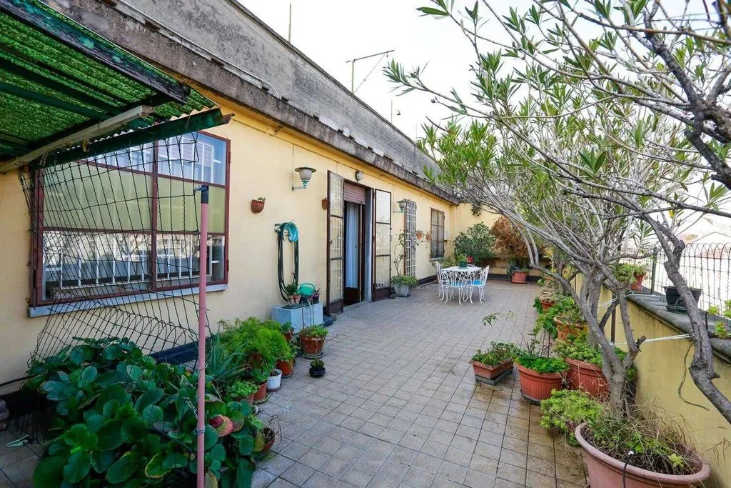 Terrasse - Luxury Penthouse with Balcony in Milan